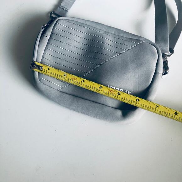 Vooray 'Sidekick' Crossbody Bag Light Gray Small Zip Enclosed Pouch - Picture 4 of 10